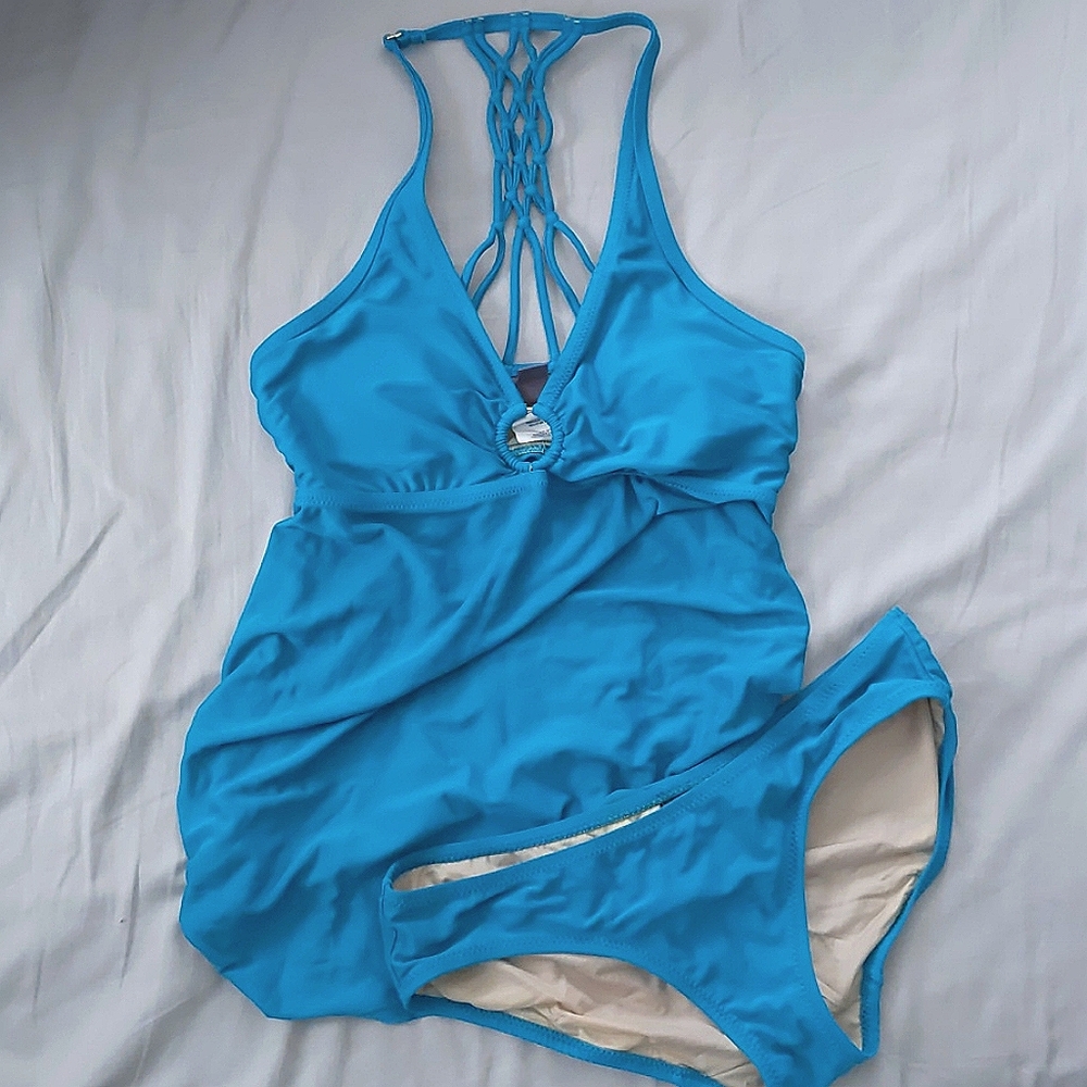 A pea in the pod maternity swimsuit